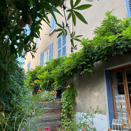 clos st Joseph Oullins Exterior foto