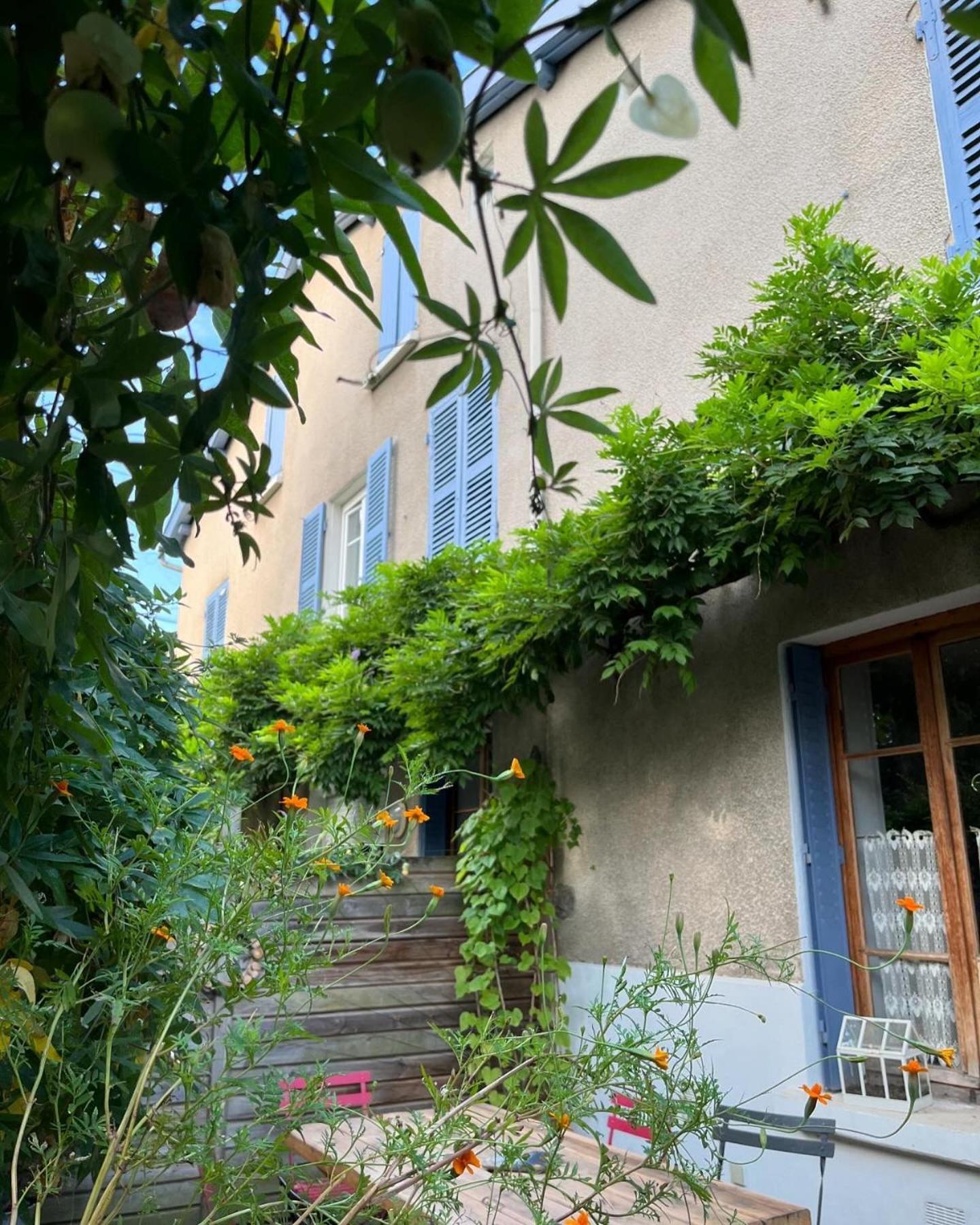 clos st Joseph Oullins Exterior foto