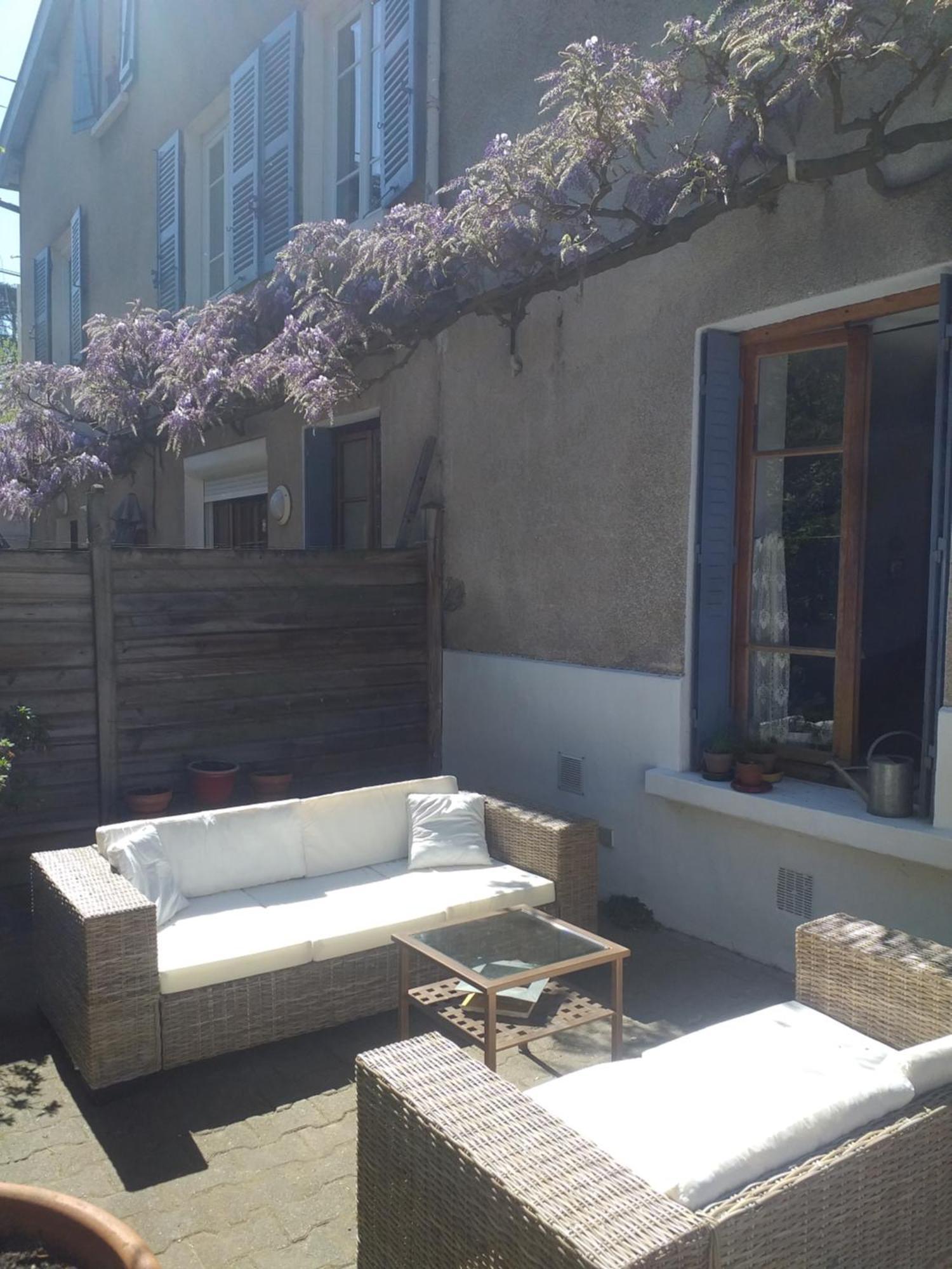 clos st Joseph Oullins Exterior foto