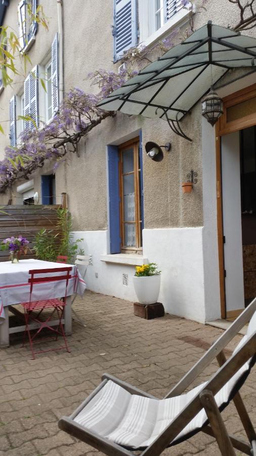 clos st Joseph Oullins Exterior foto