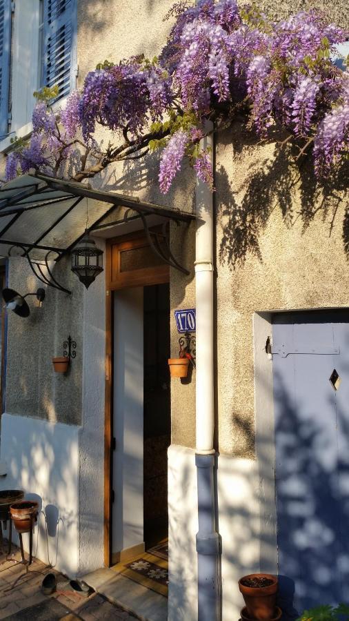 clos st Joseph Oullins Exterior foto
